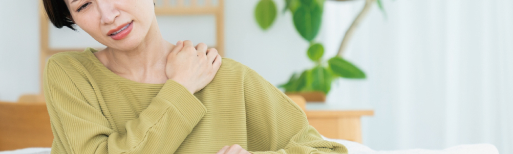 肩こりの女性の画像