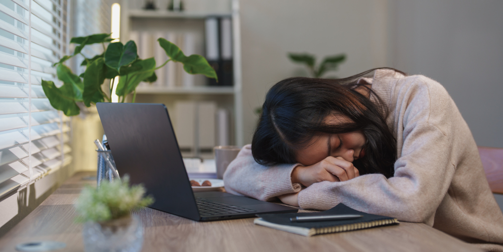 疲れている女性の画像