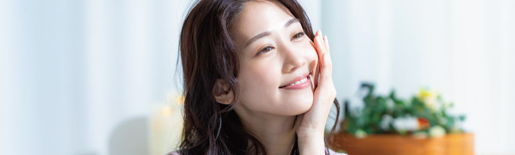 悩む女性の画像